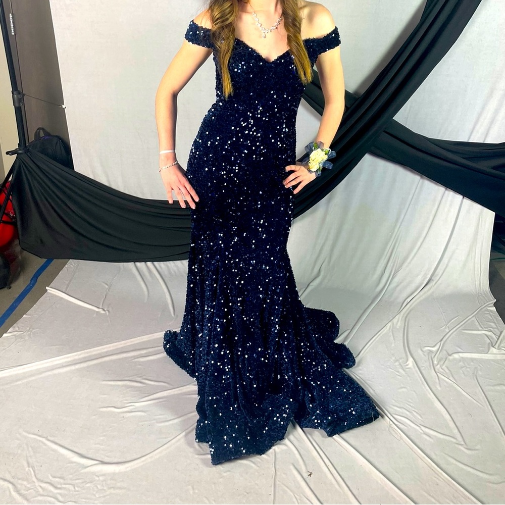 Blue long, Green long sleeve, both pinks, Red long,  0-2. Blue & Black, 1.